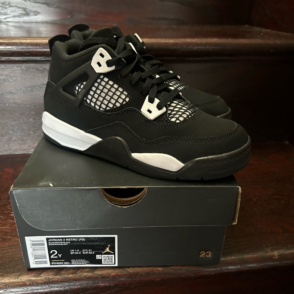 Jordan Retro 4s size 2
